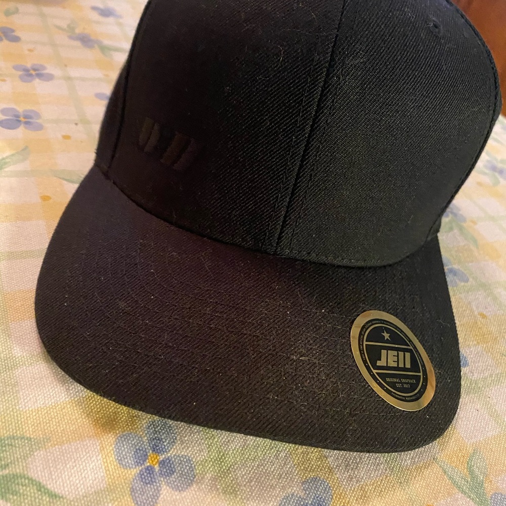 JE11 hat